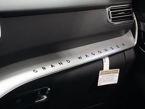 Used 2023 Jeep Grand Wagoneer Series II image 34