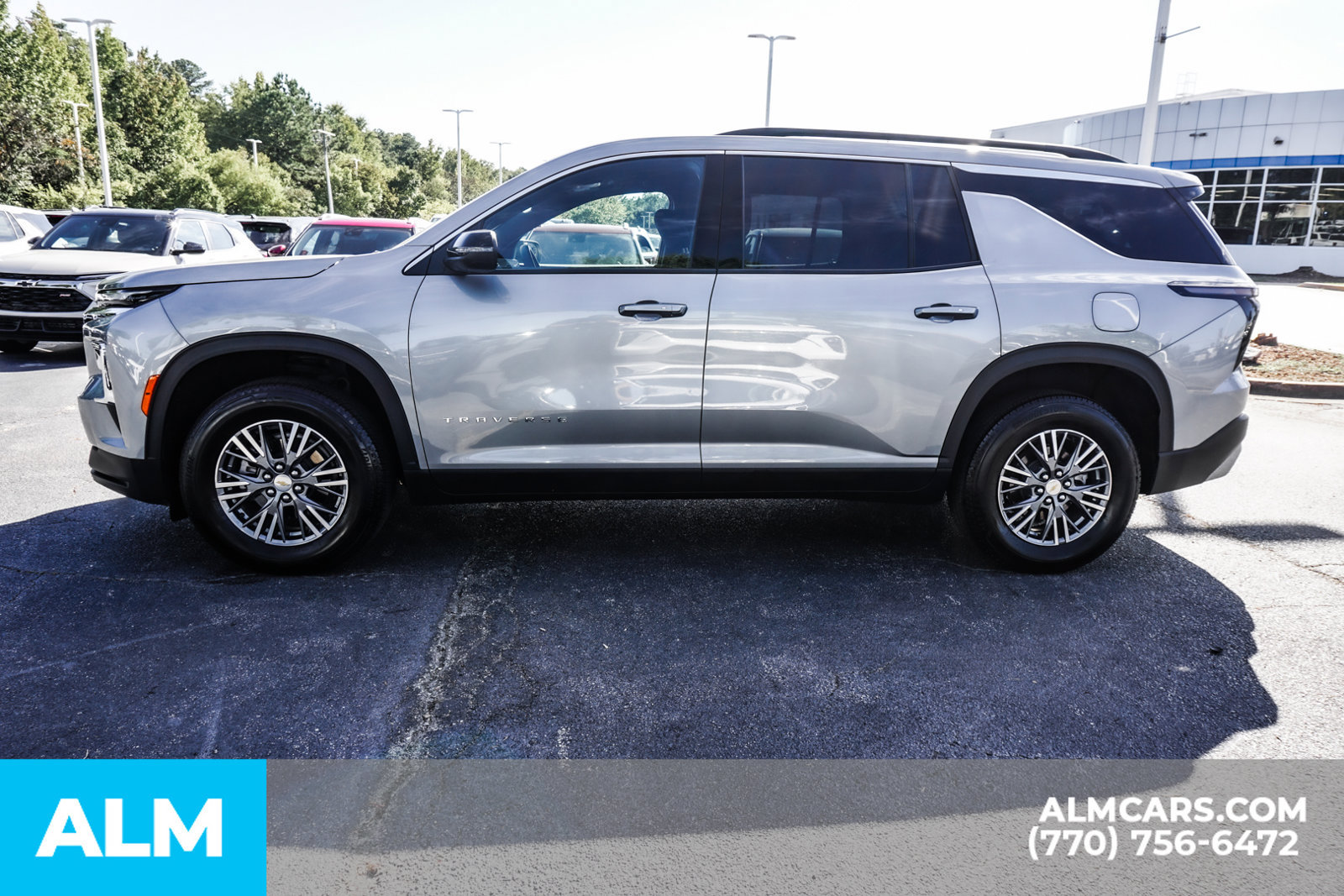 Used 2025 Chevrolet Traverse LT w/ LPO, Floor Liner Package FWD image 9