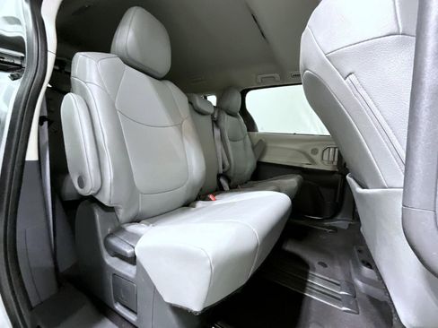 Used 2024 Toyota Sienna XLE image 21