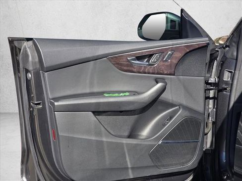 Used 2019 Audi Q8 Premium Plus w/ Premium Plus image 13