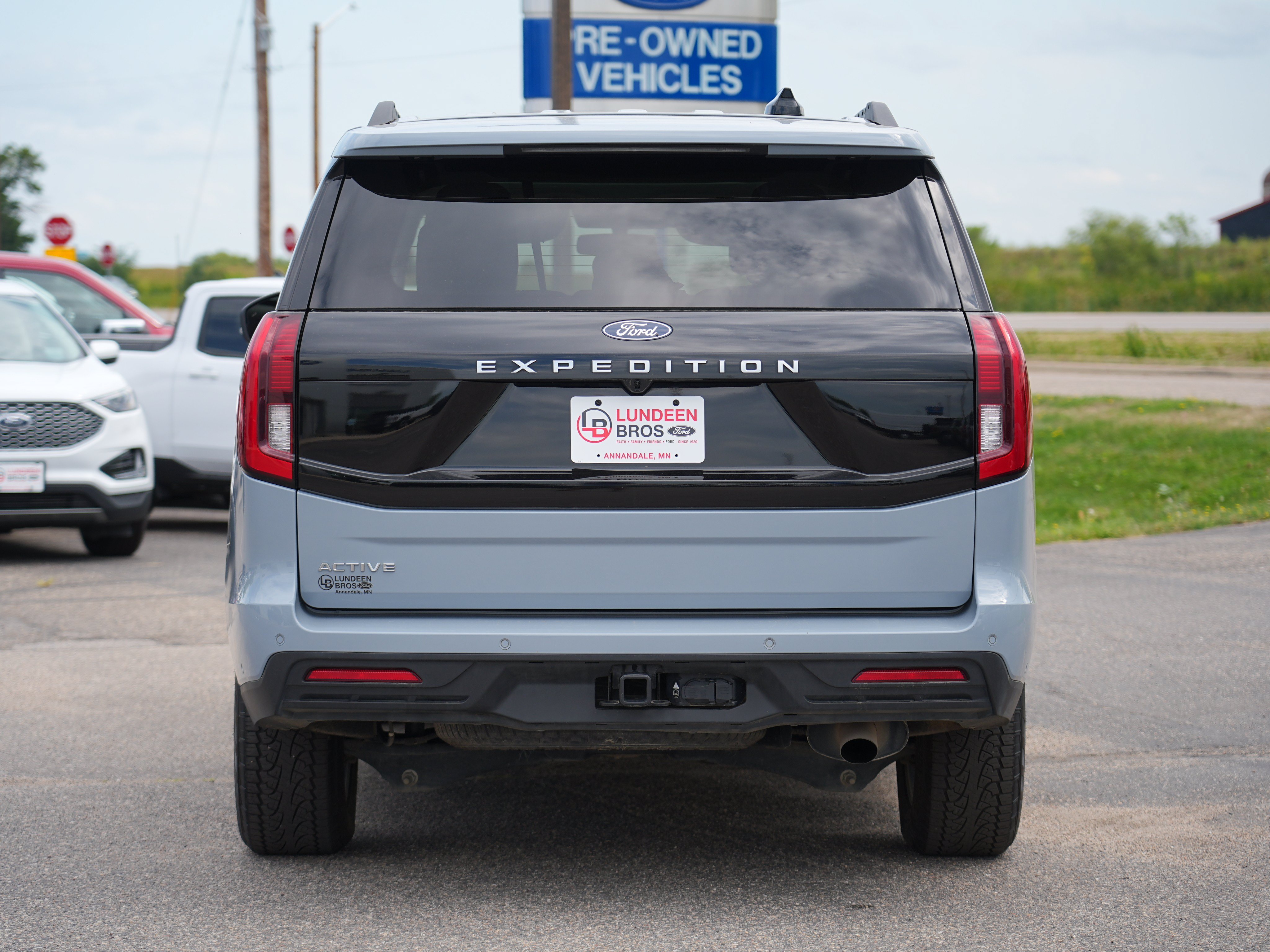 Used 2025 Ford Expedition Active AWD/4WD image 4