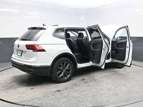 Used 2022 Volkswagen Tiguan SE image 43