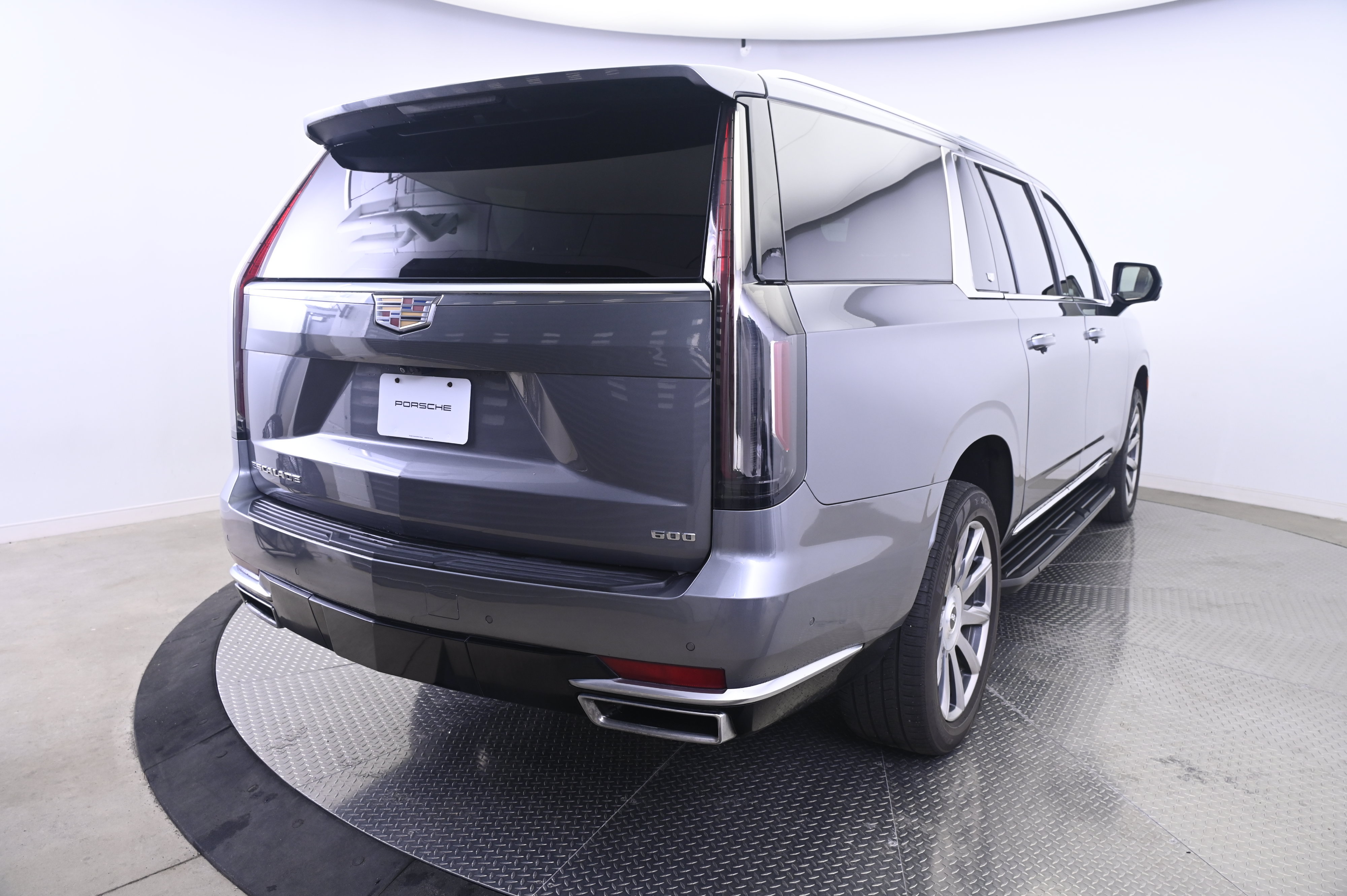 Used 2022 Cadillac Escalade ESV Premium Luxury Platinum AWD/4WD image 7