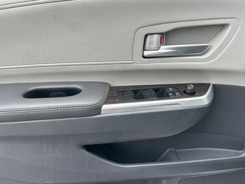 Used 2023 Toyota Sienna XLE image 11
