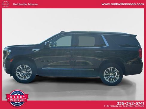 Used 2024 GMC Yukon SLT AWD/4WD image 3