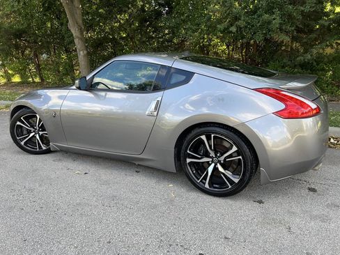 Used 2009 Nissan 370Z Touring w/ Sport Pkg image 6