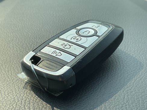 Used 2020 Ford Fusion SEL FWD image 27