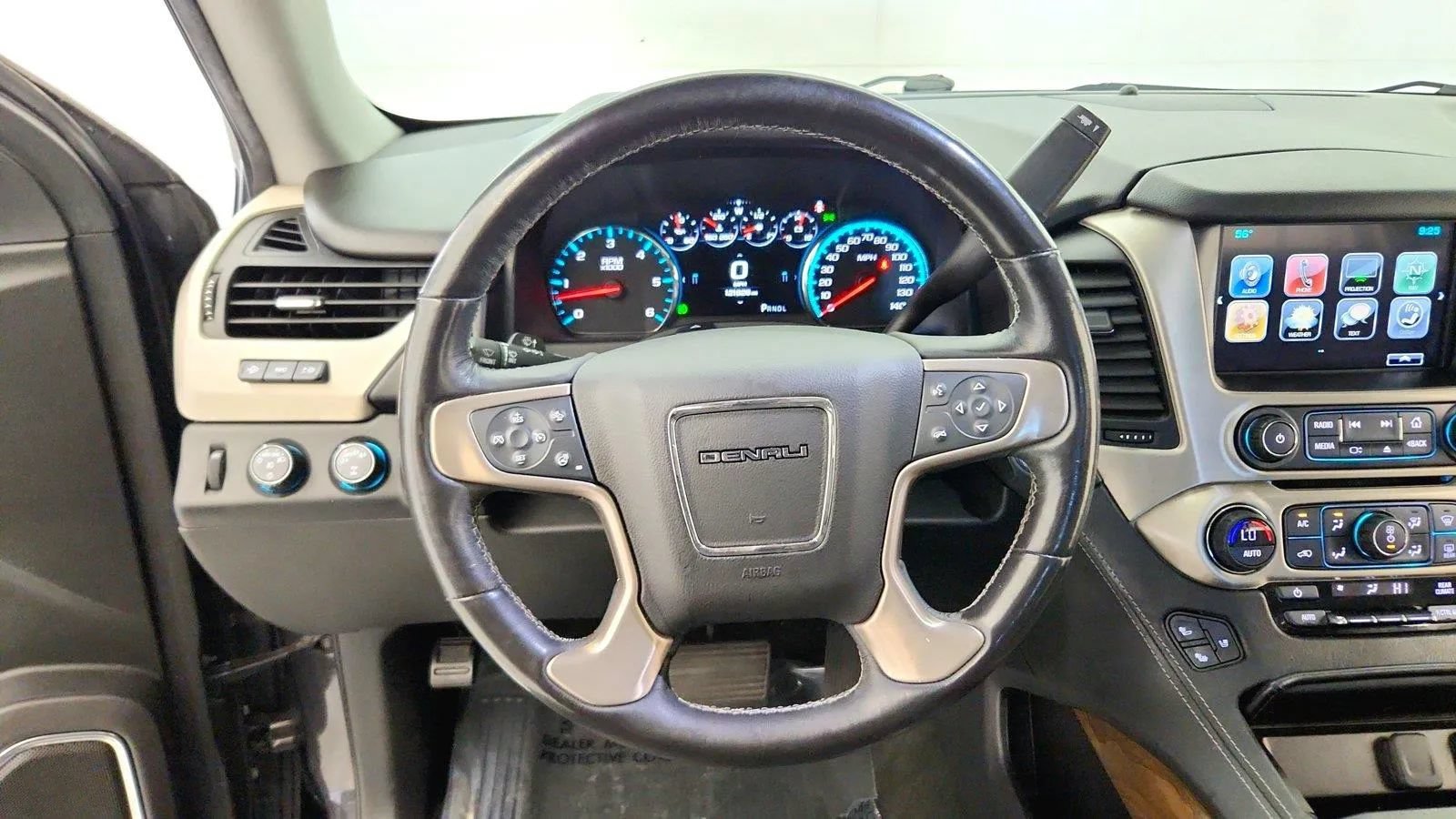 Used 2018 GMC Yukon Denali AWD/4WD image 30