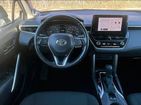Certified 2023 Toyota Corolla Cross LE w/ Moonroof Package image 6