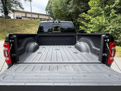 Used 2024 RAM 2500 Laramie w/ Safety Group AWD/4WD image 8