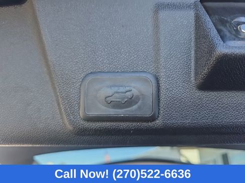 Used 2017 Chevrolet Traverse LT image 21