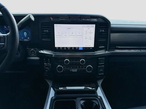 Used 2024 Ford F250 Lariat w/ FX4 Off-Road Package AWD/4WD image 18