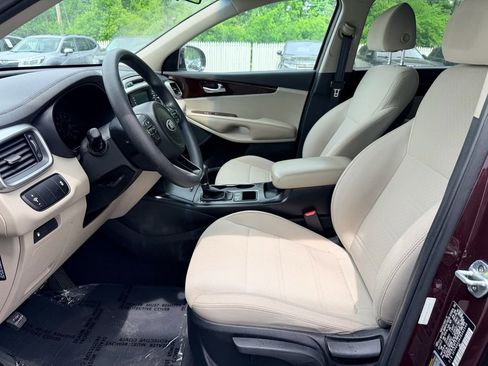 Used 2018 Kia Sorento FWD image 12