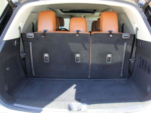 Used 2024 Nissan Pathfinder Platinum FWD image 28