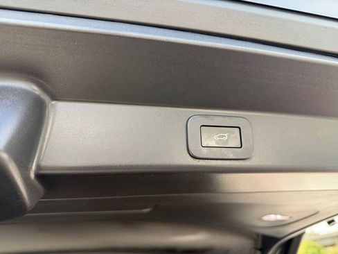 Used 2023 Land Rover Range Rover Sport SE Dynamic image 10