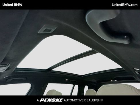 Used 2021 BMW X7 xDrive40i w/ M Sport Package AWD/4WD image 12