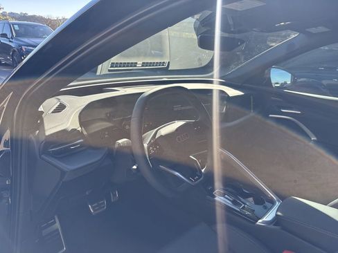 New 2025 Audi SQ5 Prestige image 12