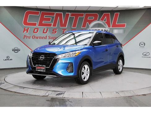 New 2025 Nissan Kicks Play S image 2