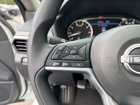 Used 2025 Nissan Altima 2.5 SV FWD image 19