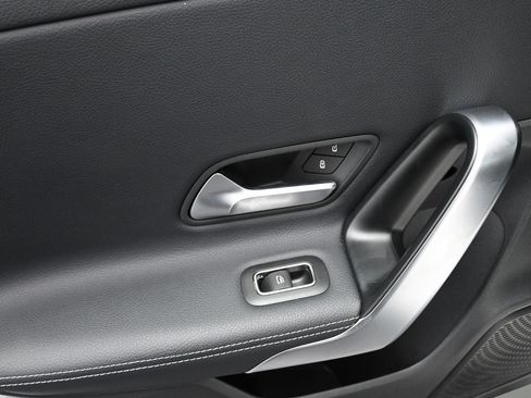 Used 2025 Mercedes-Benz CLA 250 image 9