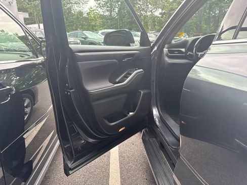 Used 2020 Toyota Highlander LE AWD/4WD image 11