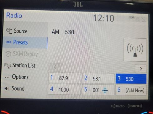 Used 2018 Toyota Camry XLE image 25