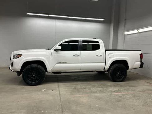 Used 2022 Toyota Tacoma SR5 image 2