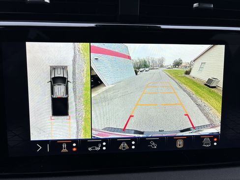 Used 2024 GMC Sierra 2500 AT4 w/ Technology Package image 25