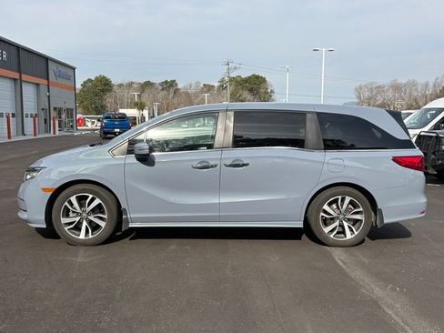 Used 2023 Honda Odyssey Touring image 2