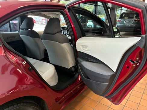 Used 2022 Toyota Corolla LE FWD image 30