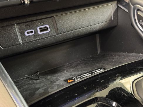 Used 2024 GMC Canyon Denali image 37