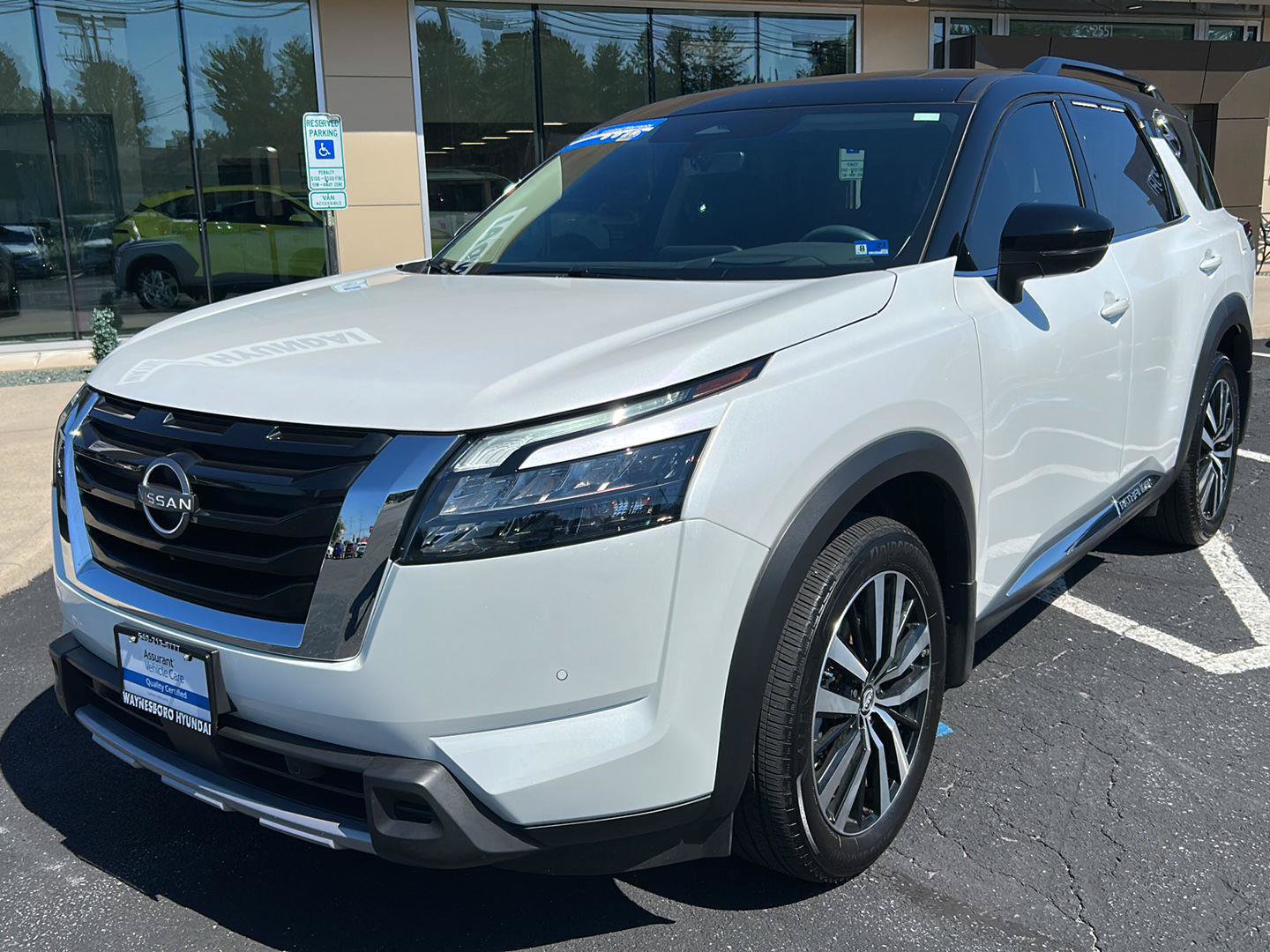 Used 2025 Nissan Pathfinder Platinum AWD/4WD image 2