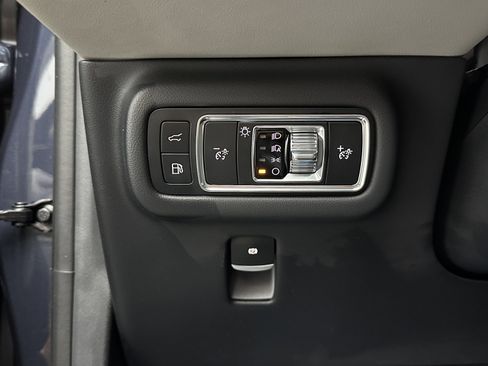 Used 2024 Lincoln Nautilus Premier w/ Equipment Group 102A image 27