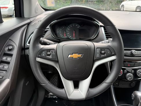 Used 2018 Chevrolet Trax Premier w/ Midnight Edition FWD image 15