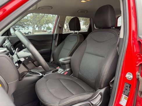 Used 2016 Kia Soul + image 7