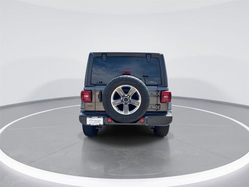 Used 2020 Jeep Wrangler Unlimited Sahara AWD/4WD image 7