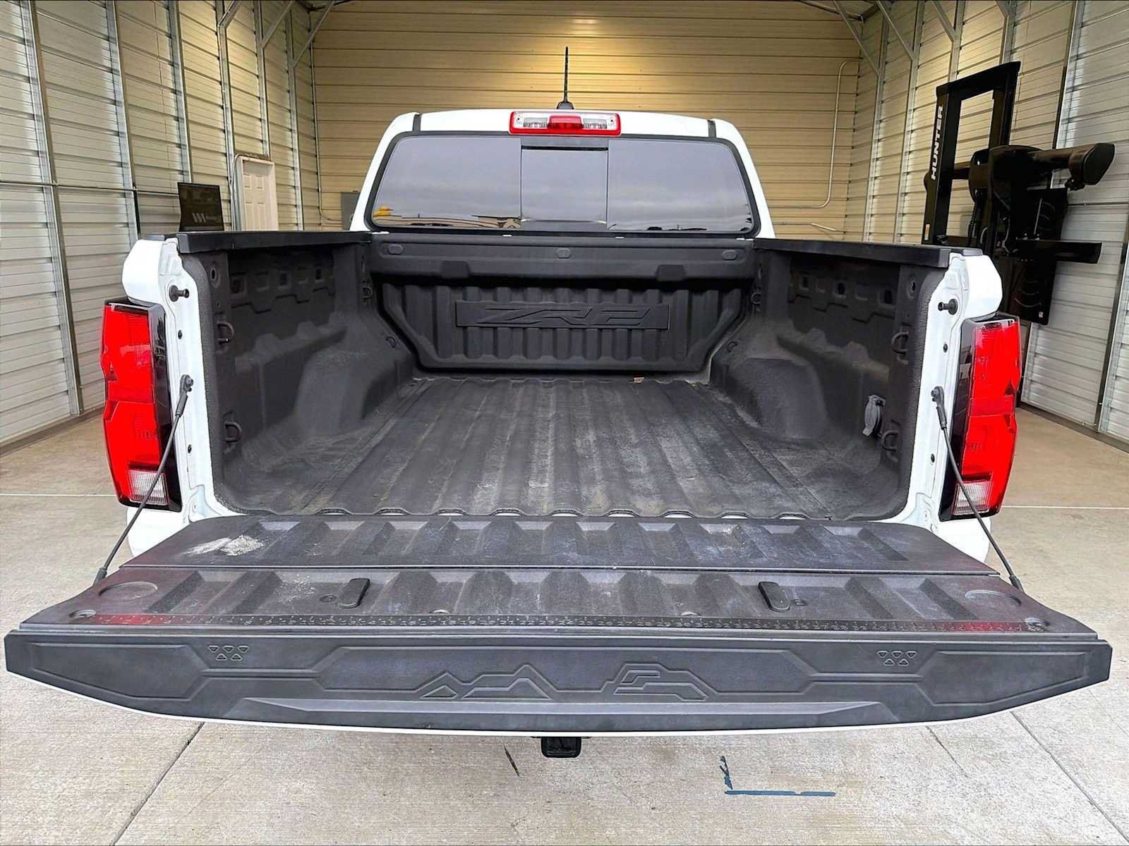 Used 2023 Chevrolet Colorado ZR2 w/ LPO, Tailgate Decal Package AWD/4WD image 33
