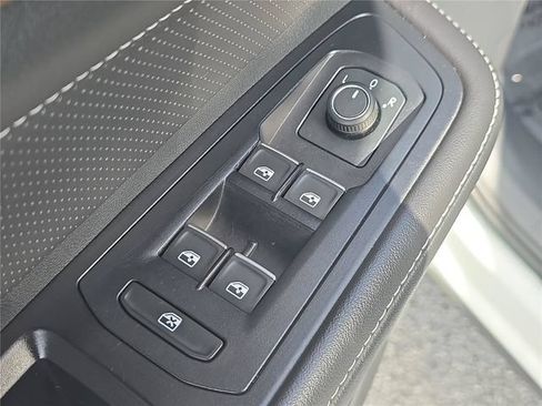 Used 2024 Volkswagen Atlas SE FWD image 17