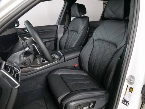 Used 2026 BMW X7 xDrive40i w/ M Sport Package AWD/4WD image 5
