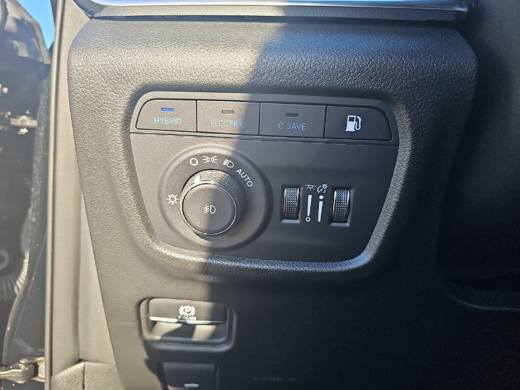 Used 2023 Jeep Grand Cherokee Overland w/ Luxury Tech Group IV AWD/4WD image 27