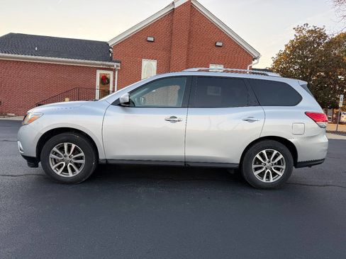 Used 2014 Nissan Pathfinder SV image 8