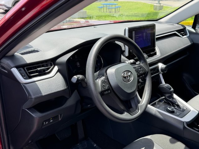 Used 2025 Toyota RAV4 XLE AWD/4WD image 12