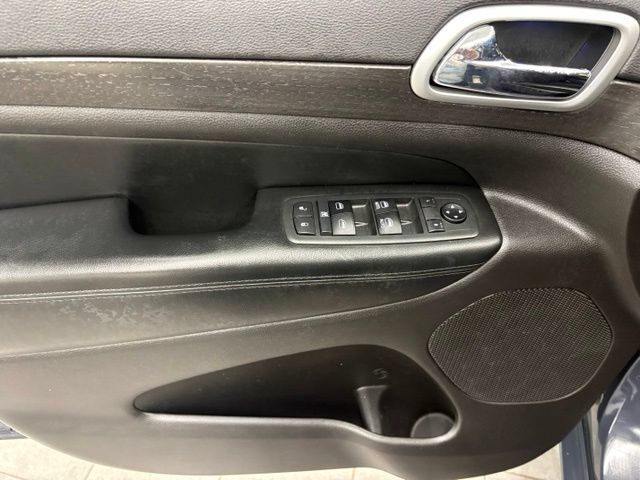 Used 2018 Jeep Grand Cherokee Altitude AWD/4WD image 14