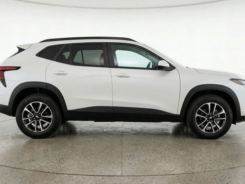 Used 2025 Chevrolet TrailBlazer LT FWD image 9
