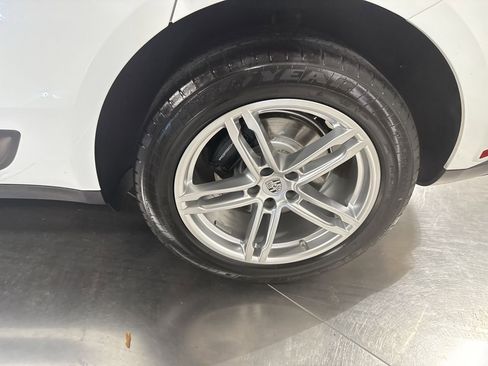 Used 2024 Porsche Macan image 12