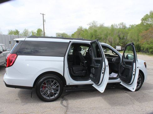 Used 2025 Ford Expedition Max Platinum w/ Stealth Performance Package AWD/4WD image 21