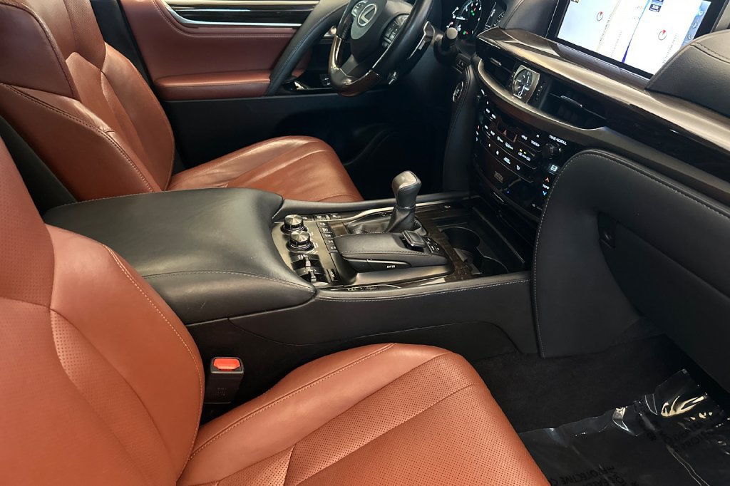 Used 2016 Lexus LX 570 4WD w/ Luxury Package image 18