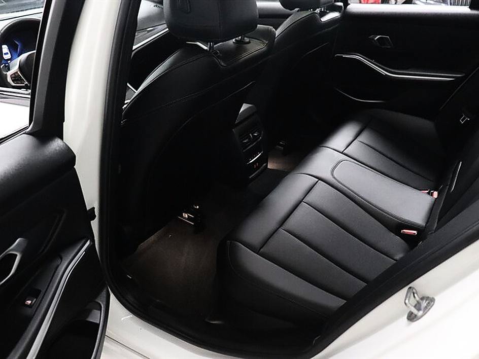 Used 2024 BMW 330i w/ M-Sport Package w/ M Sport Package RWD image 16