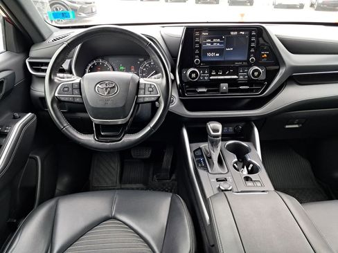 Used 2022 Toyota Highlander XSE image 16