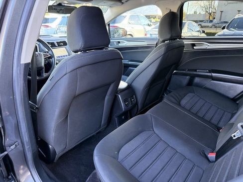 Used 2020 Ford Fusion SE image 25